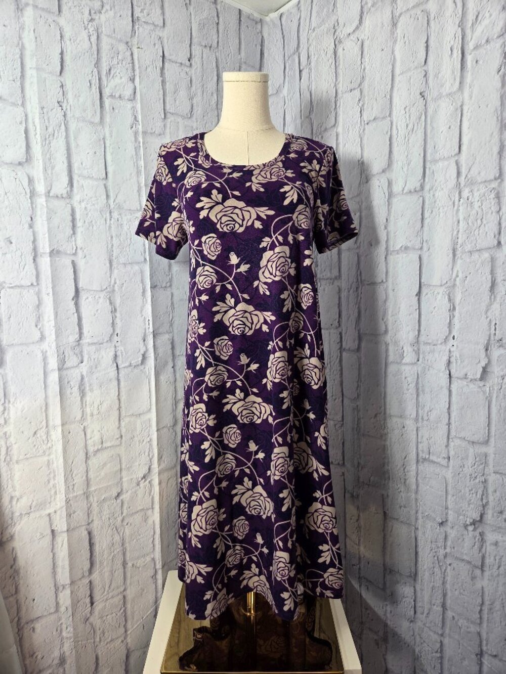 Lularoe Extra Small Purple Cream Floral Carly High-Low Short SLeeve Maxi Dress